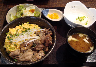 070405_日本橋ぼんぼり・炭火焼き親子丼