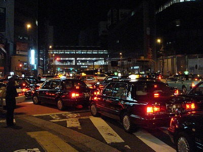 080307_新橋交差点のタクシー