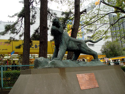 080416_阪神甲子園駅前・タイガース50周年記念碑